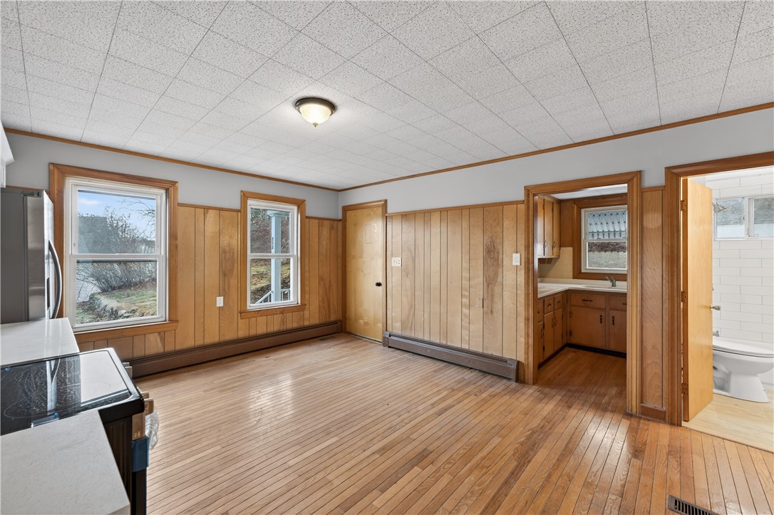 252 Railroad Street Lincoln, RI 02838 - Photo 4 of 21