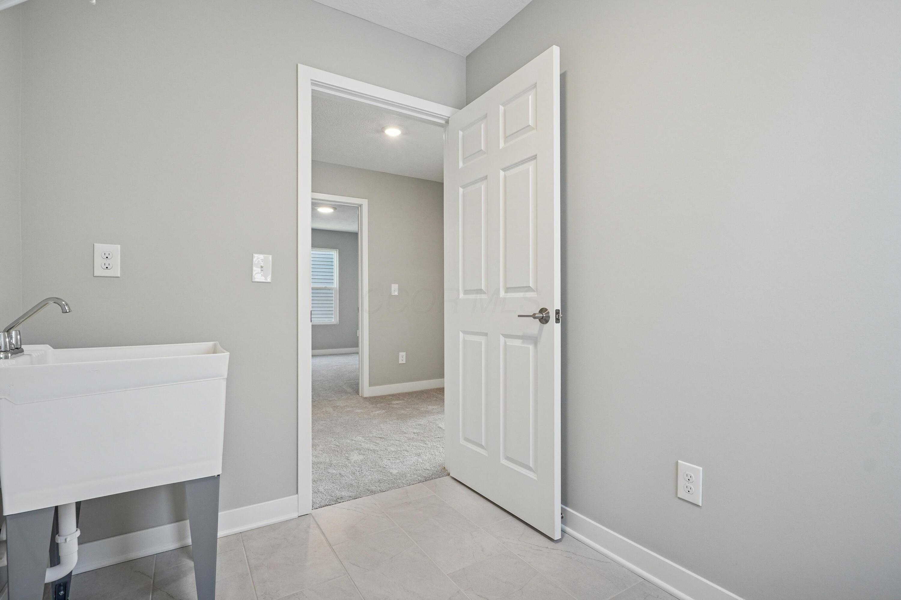 7094 Unitas Loop Powell, OH 43065 - Photo 25 of 42 Laundry Room