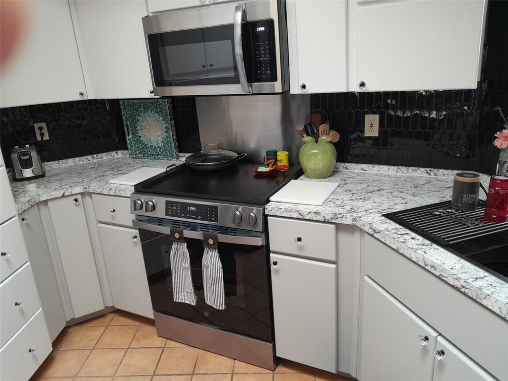 8057 Delaware Drive Weeki Wachee, FL 34607 - Photo 14 of 39 Gallery Image 14