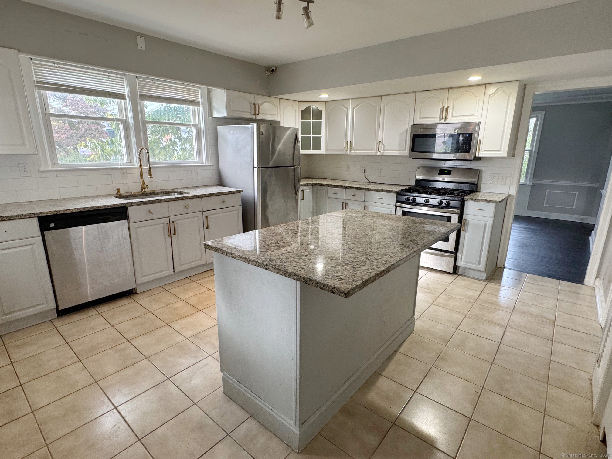 1265 Lindley Street Bridgeport, CT 06606 - Photo 11 of 20