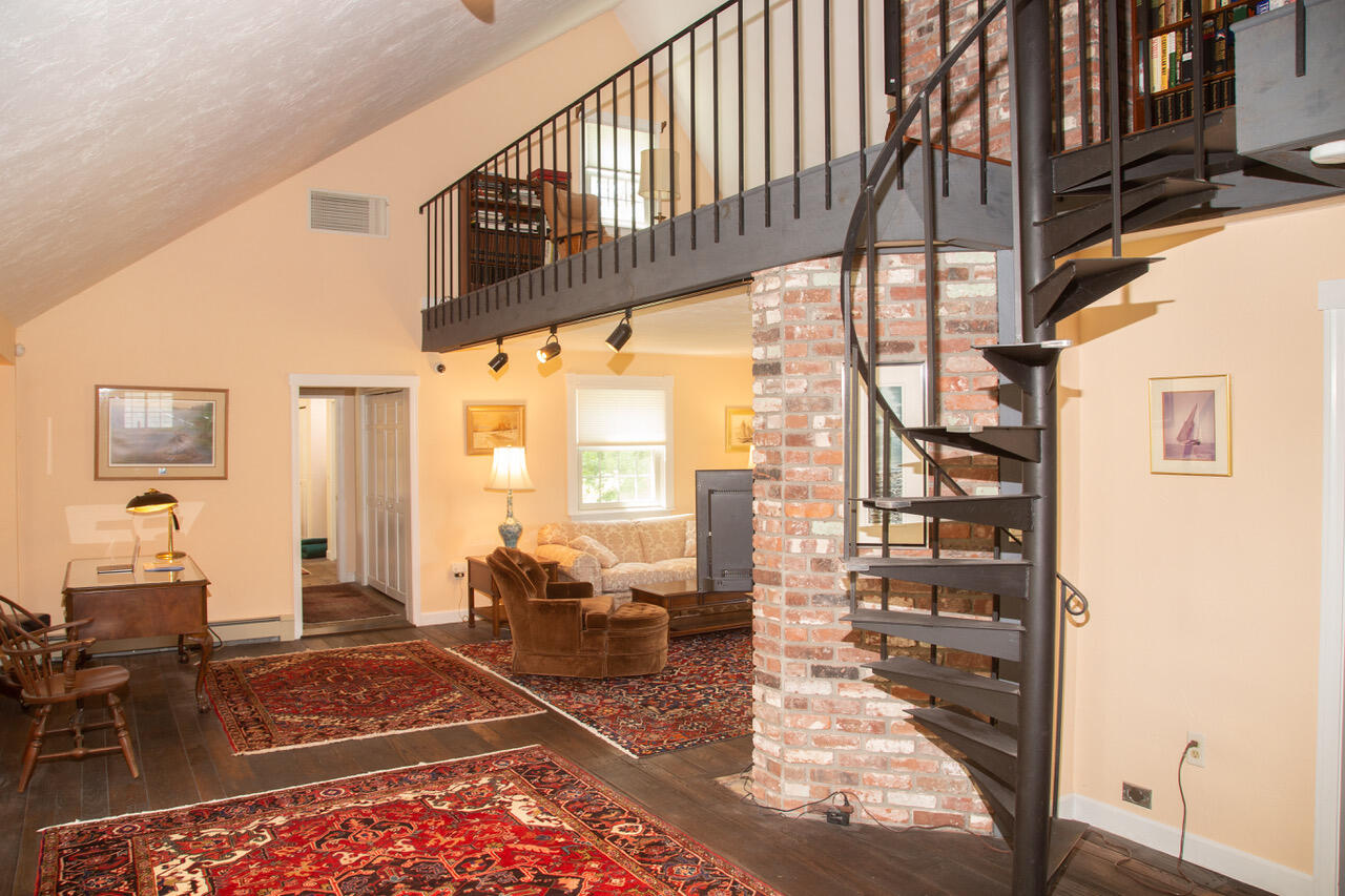21 Midpine Road Cummaquid, MA 02675 - Photo 16 of 32 a living room with furniture