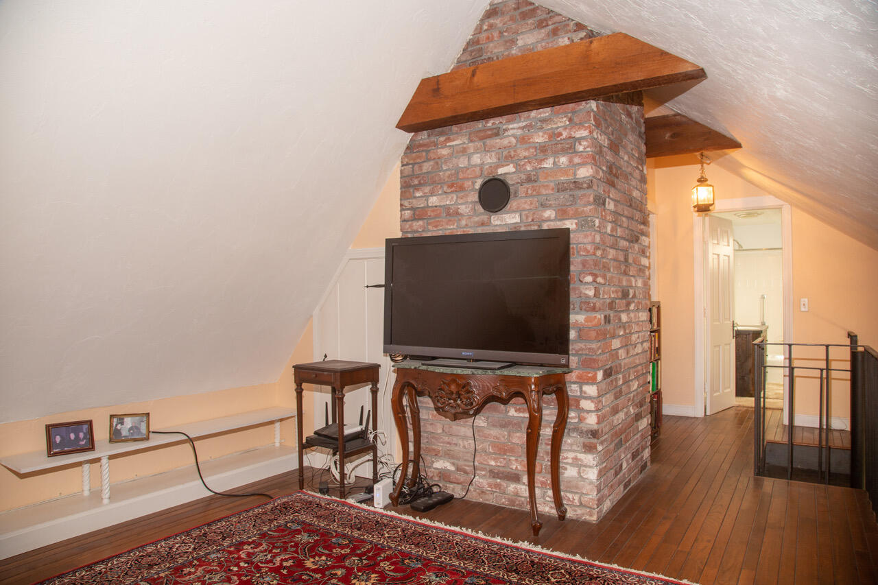 21 Midpine Road Cummaquid, MA 02675 - Photo 25 of 32 a living room with furniture and a flat screen tv