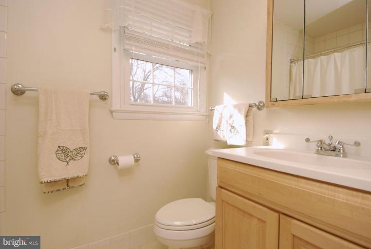 6824 Lemon Road McLean, VA 22101 - Photo 25 of 30 Bath #2
