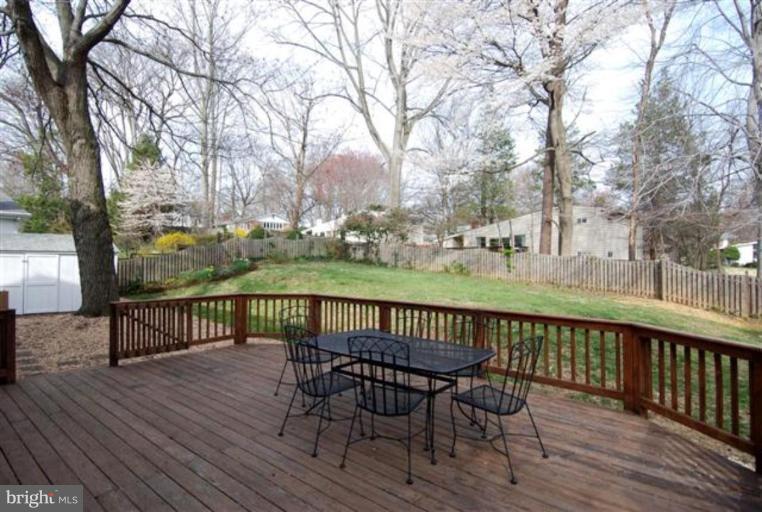 6824 Lemon Road McLean, VA 22101 - Photo 5 of 30 Deck