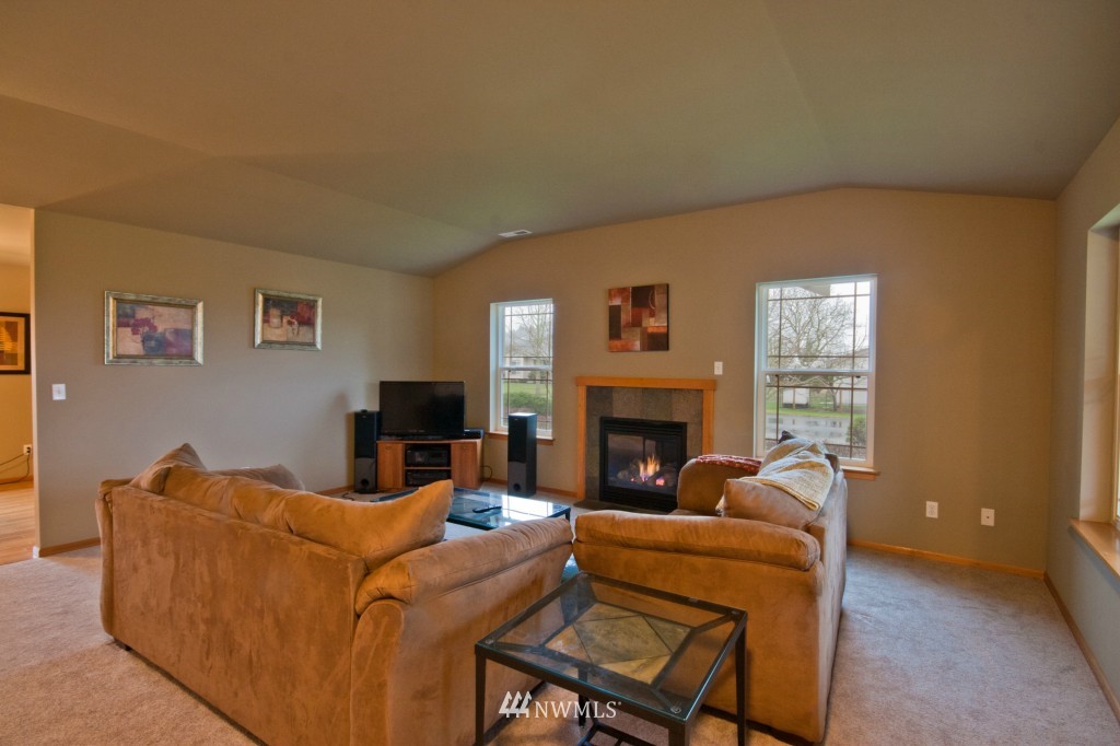 10596 Peter Anderson Road Burlington, WA 98233 - Photo 3 of 16 Gallery Image 3