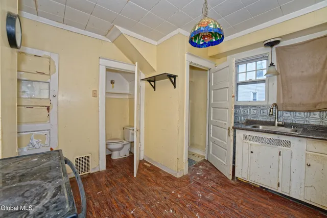 $164,950 | 42 North Lake Avenue, Troy, NY 12180