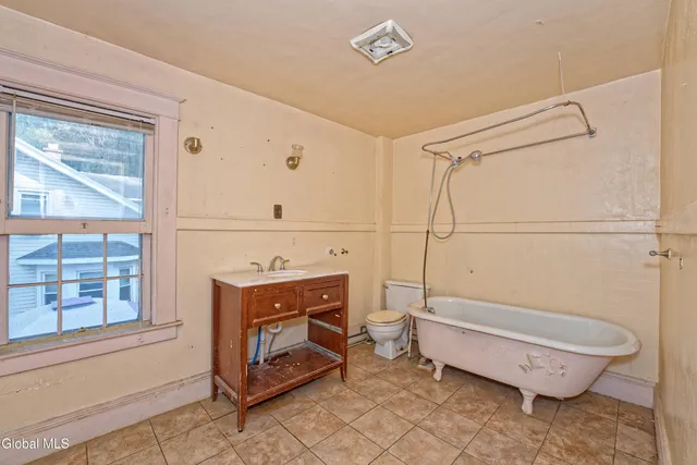 $164,950 | 42 North Lake Avenue, Troy, NY 12180