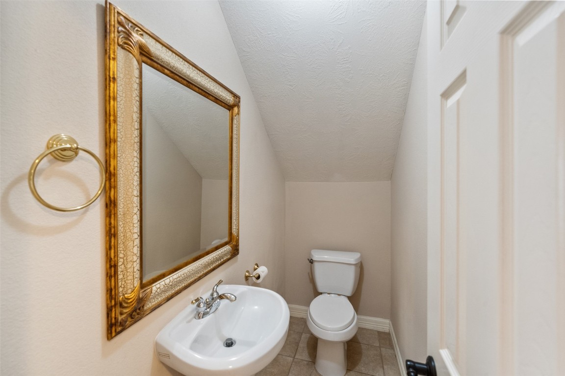 901 Longmire Road, Unit 28 Conroe, TX 77304 - Photo 18 of 31 a bathroom with a toilet sink and mirror