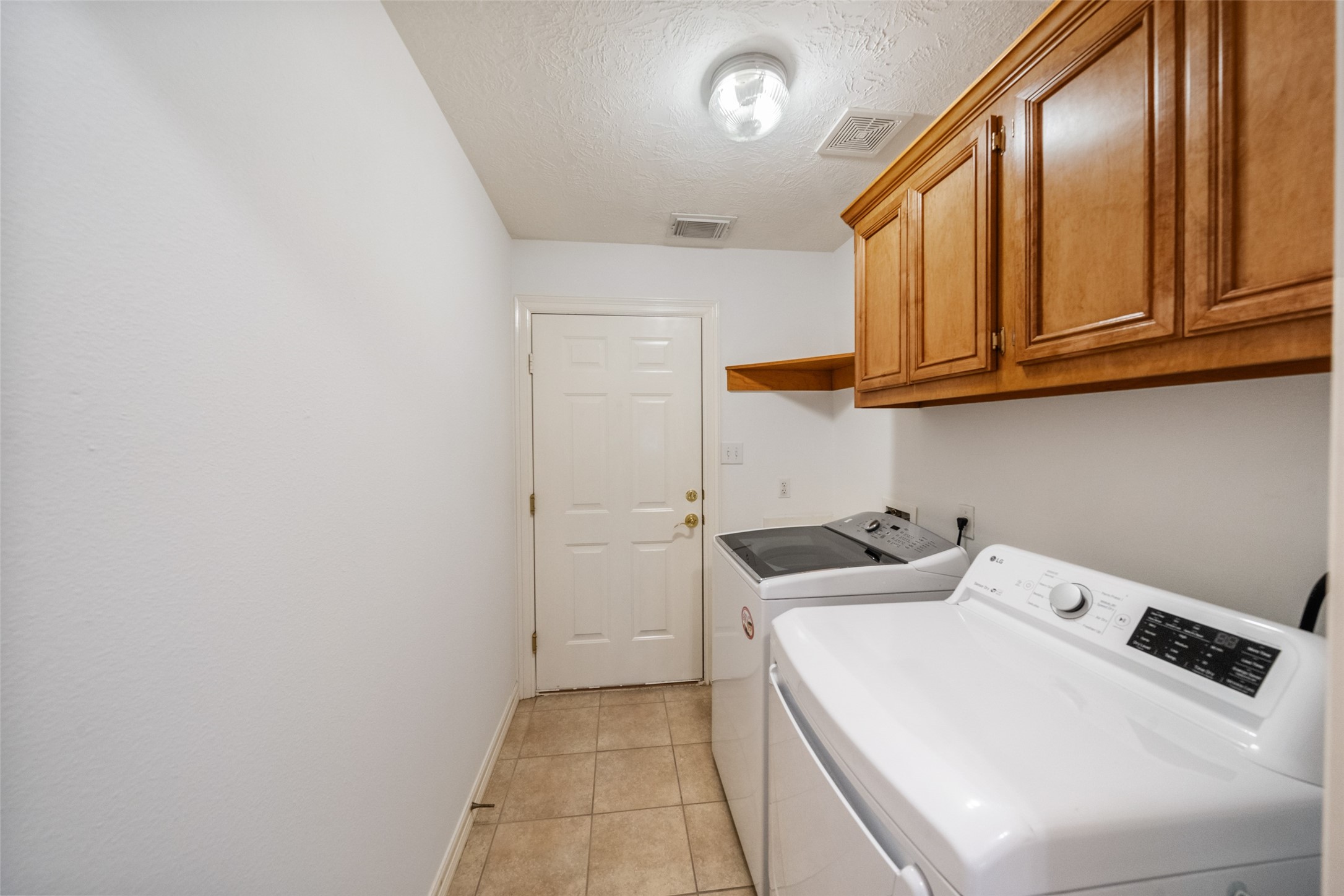 901 Longmire Road, Unit 28 Conroe, TX 77304 - Photo 19 of 31 a utility room with dryer and washer