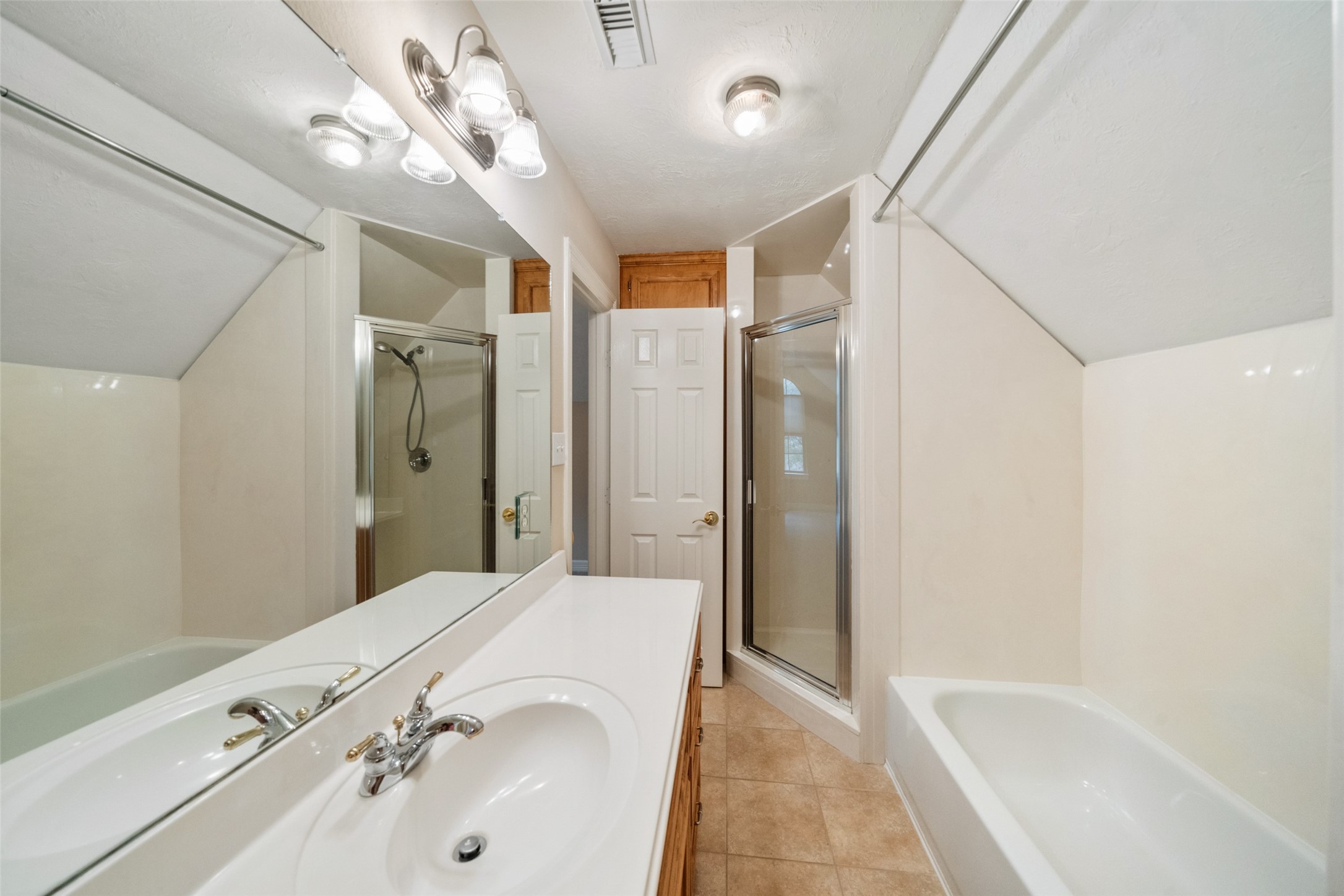901 Longmire Road, Unit 28 Conroe, TX 77304 - Photo 26 of 31 a spacious bathroom with a tub shower and sink