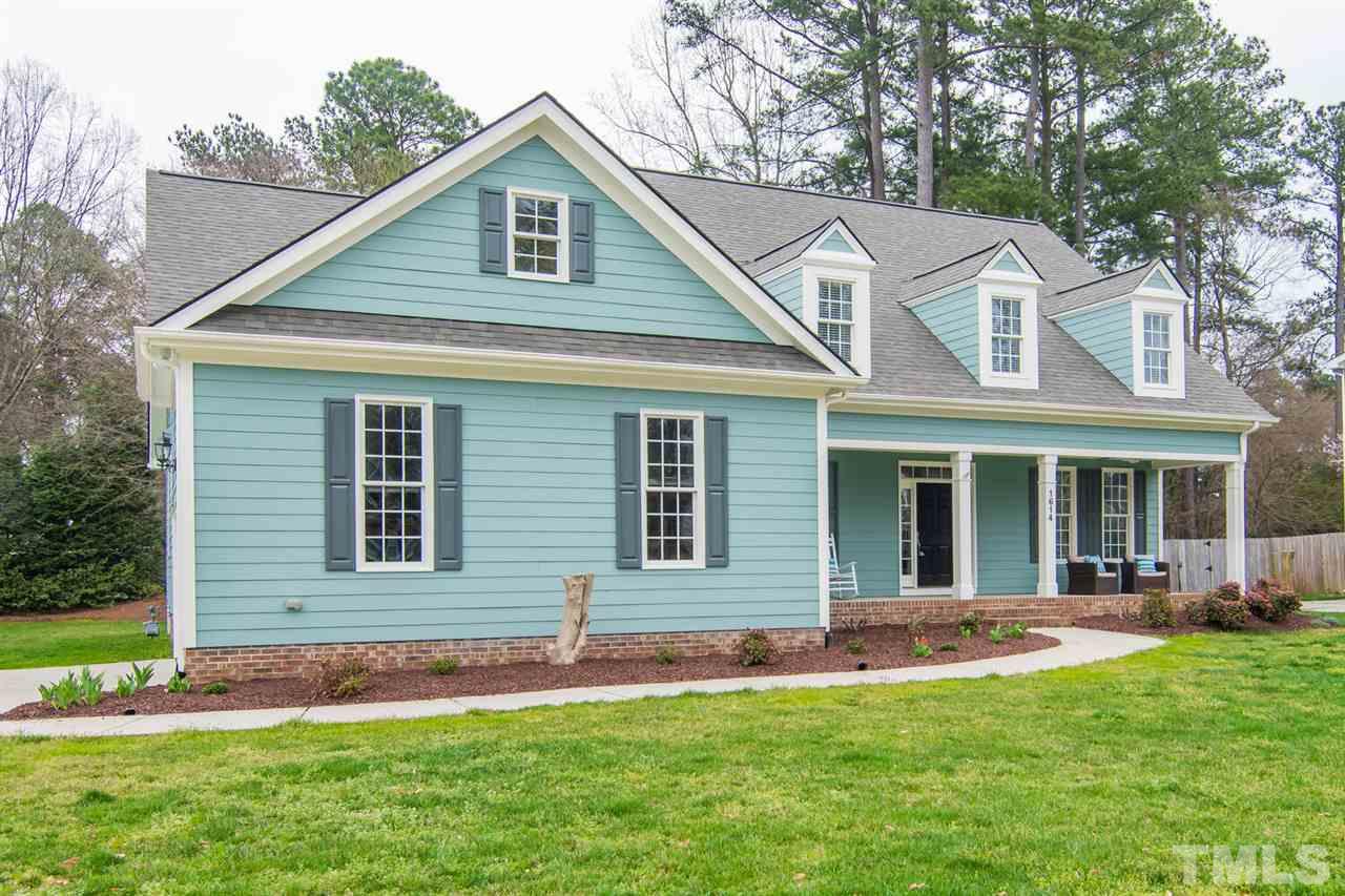 1614 Weatherford Circle Raleigh, NC 27604 - Photo 11 of 12 Gorgeous LIKE NEW home DOWNTOWN! BRIGHT open floor plan with GORGEOUS HARDWOODS throughout formals, freshly painted & NEW CARPET in bedrooms/bonus. ROOF & HVAC systems both updated!