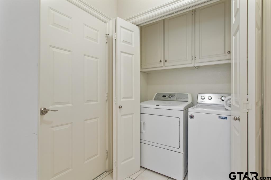4608 North O'Connor Road Irving, TX 75062 - Photo 20 of 45 a utility room with dryer and washer