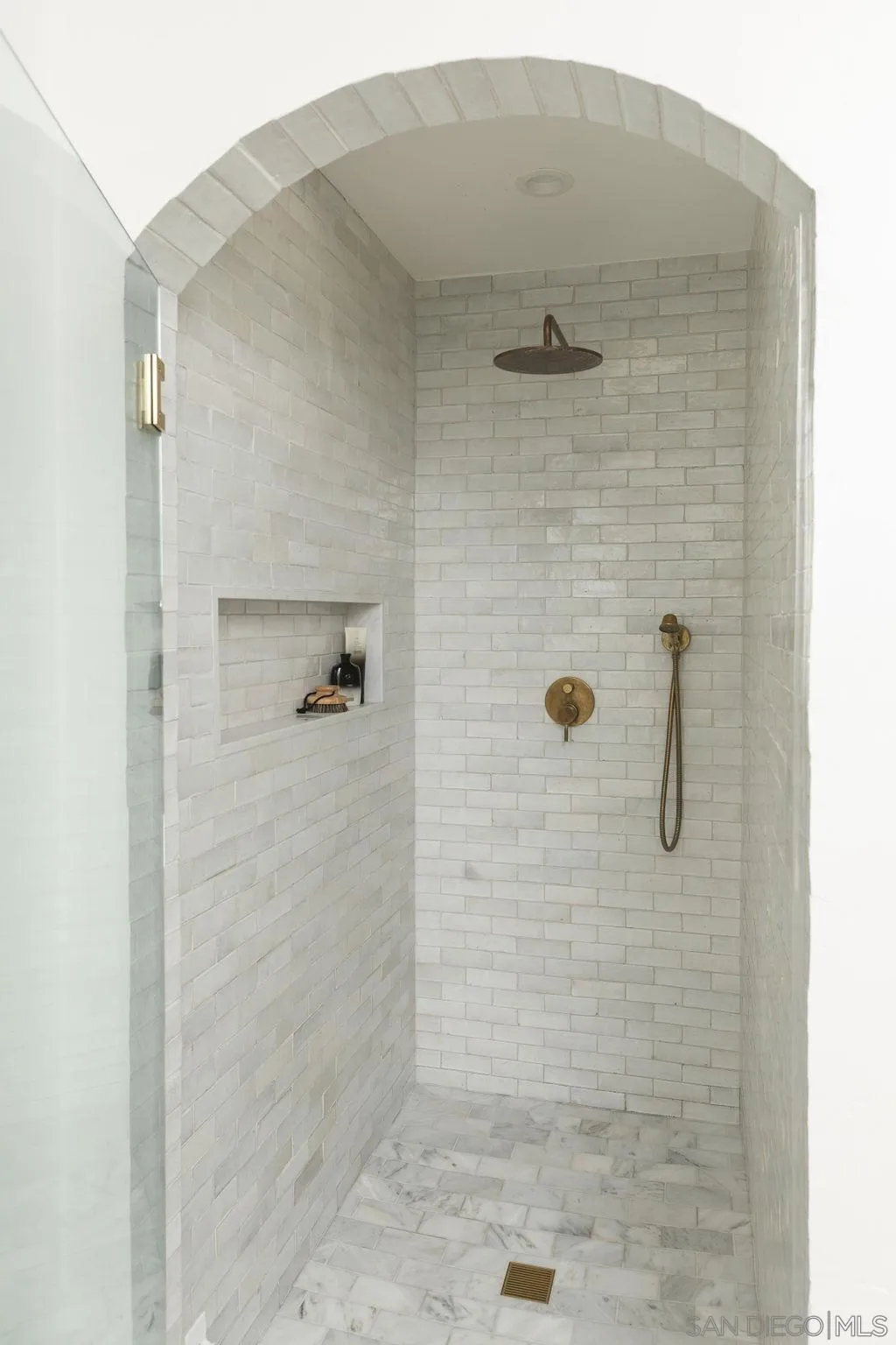24385 Fuerte Road Temecula, CA 92590 - Photo 23 of 72 a bathroom with a shower