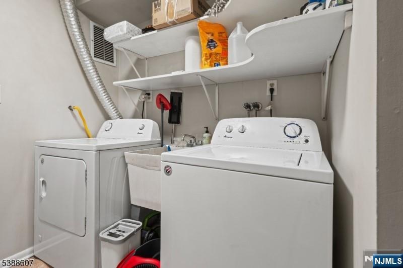 404-406 Chestnut Street Newark, NJ 07105 - Photo 4 of 27 a utility room with dryer and washer