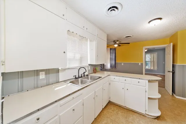 $1,250 | 1002 Lowrie Street, Bowie, TX 76230