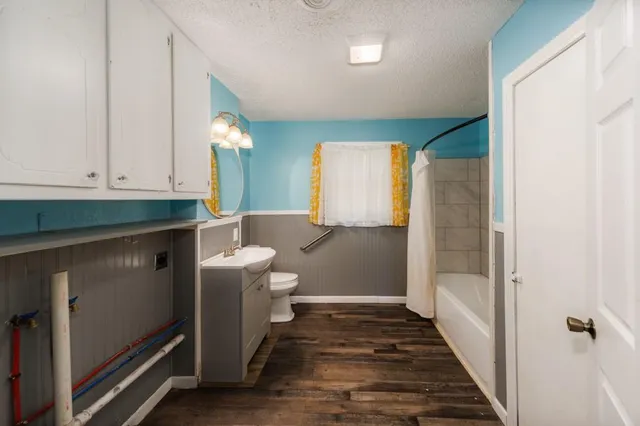 $1,250 | 1002 Lowrie Street, Bowie, TX 76230