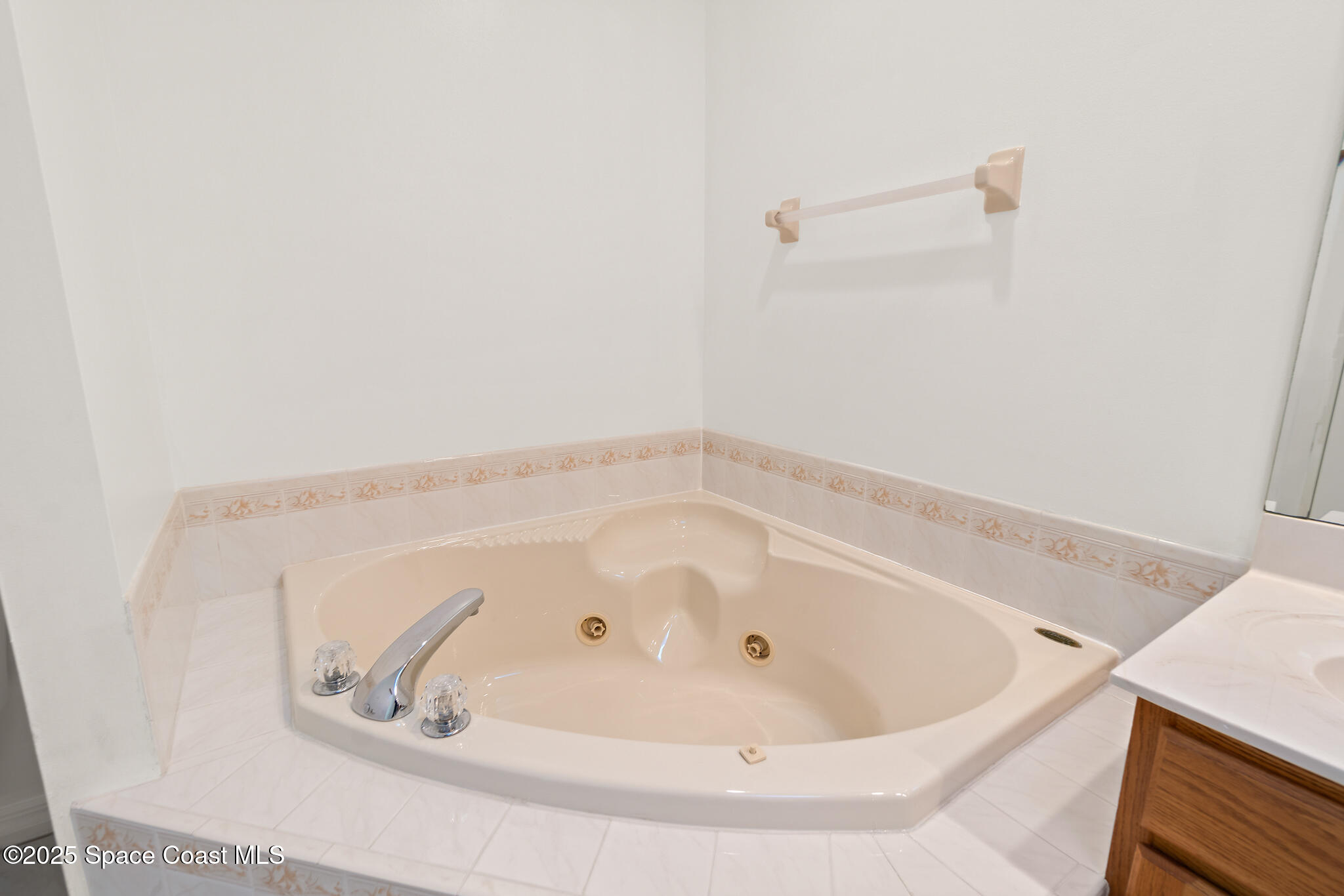 427 Hurst Road Northeast Palm Bay, FL 32907 - Photo 38 of 81 a bathroom with a tub