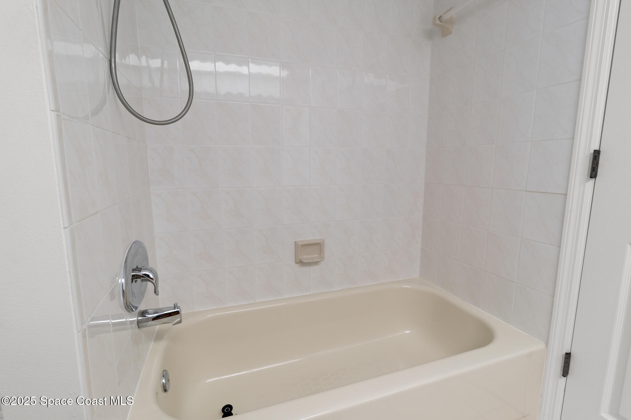 427 Hurst Road Northeast Palm Bay, FL 32907 - Photo 46 of 81 a bathroom with a bath tub with a shower