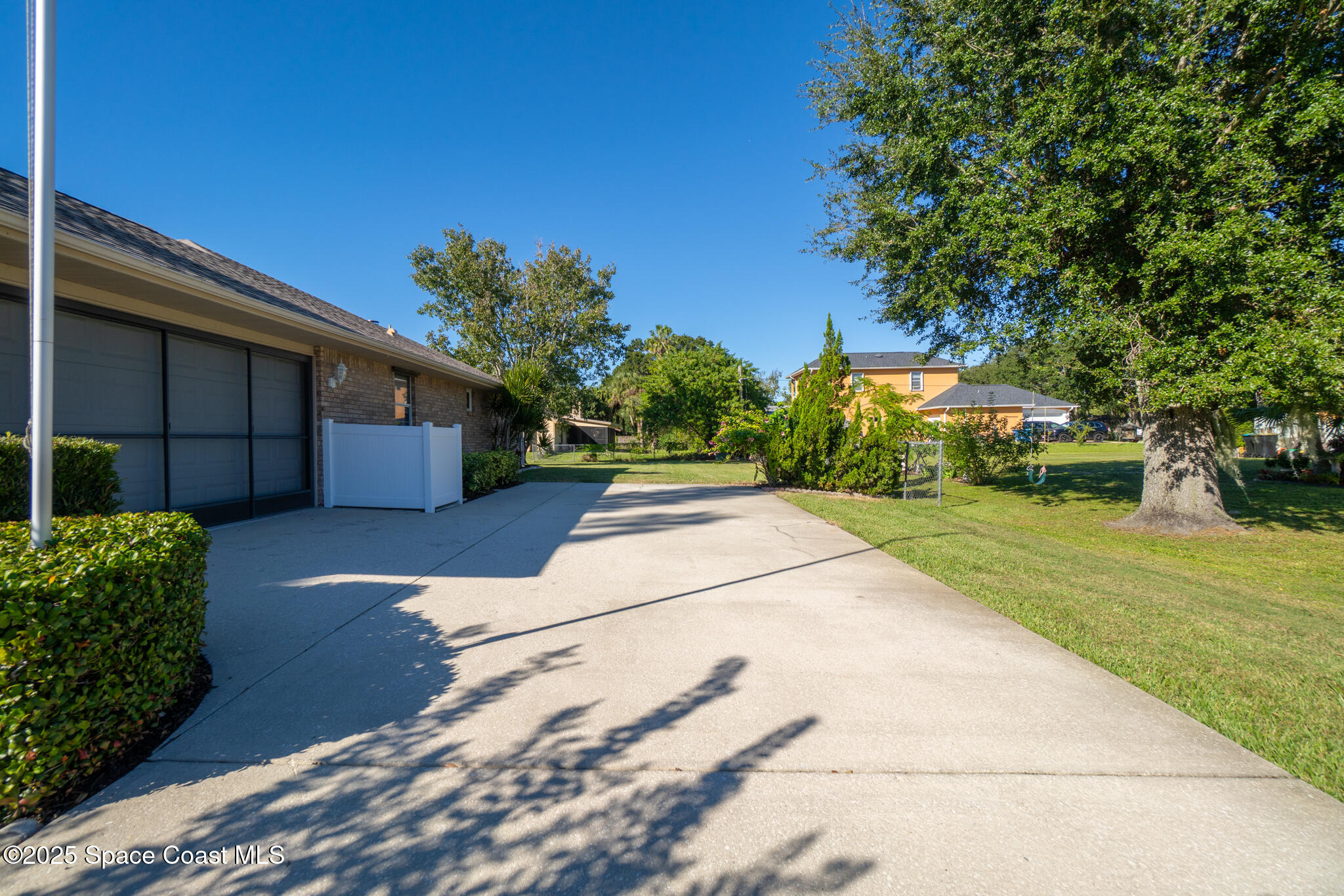 427 Hurst Road Northeast Palm Bay, FL 32907 - Photo 73 of 81 a view of a back yard of the house