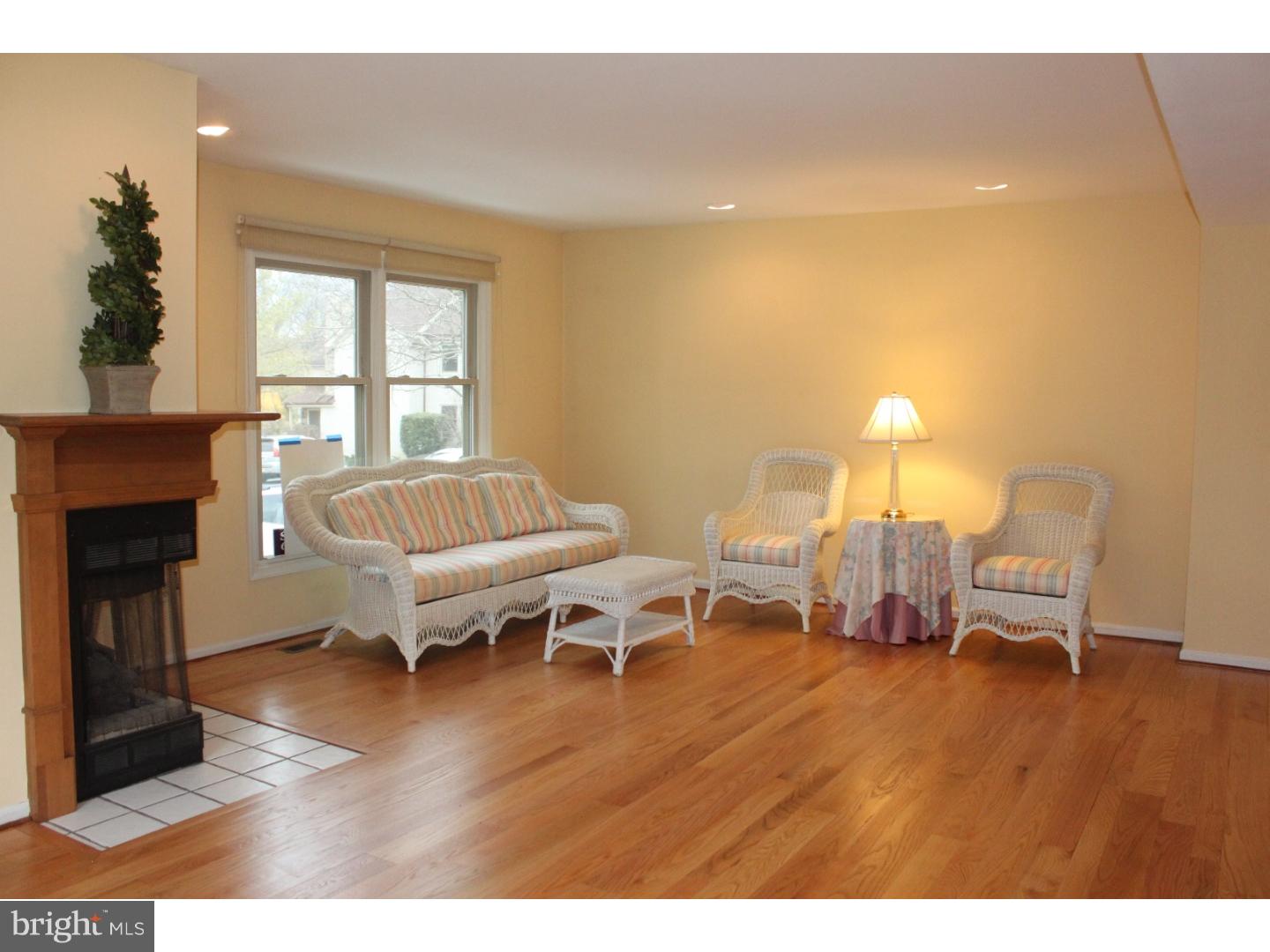 64 Soldiers Square Wayne, PA 19087 - Photo 12 of 25 Living Room