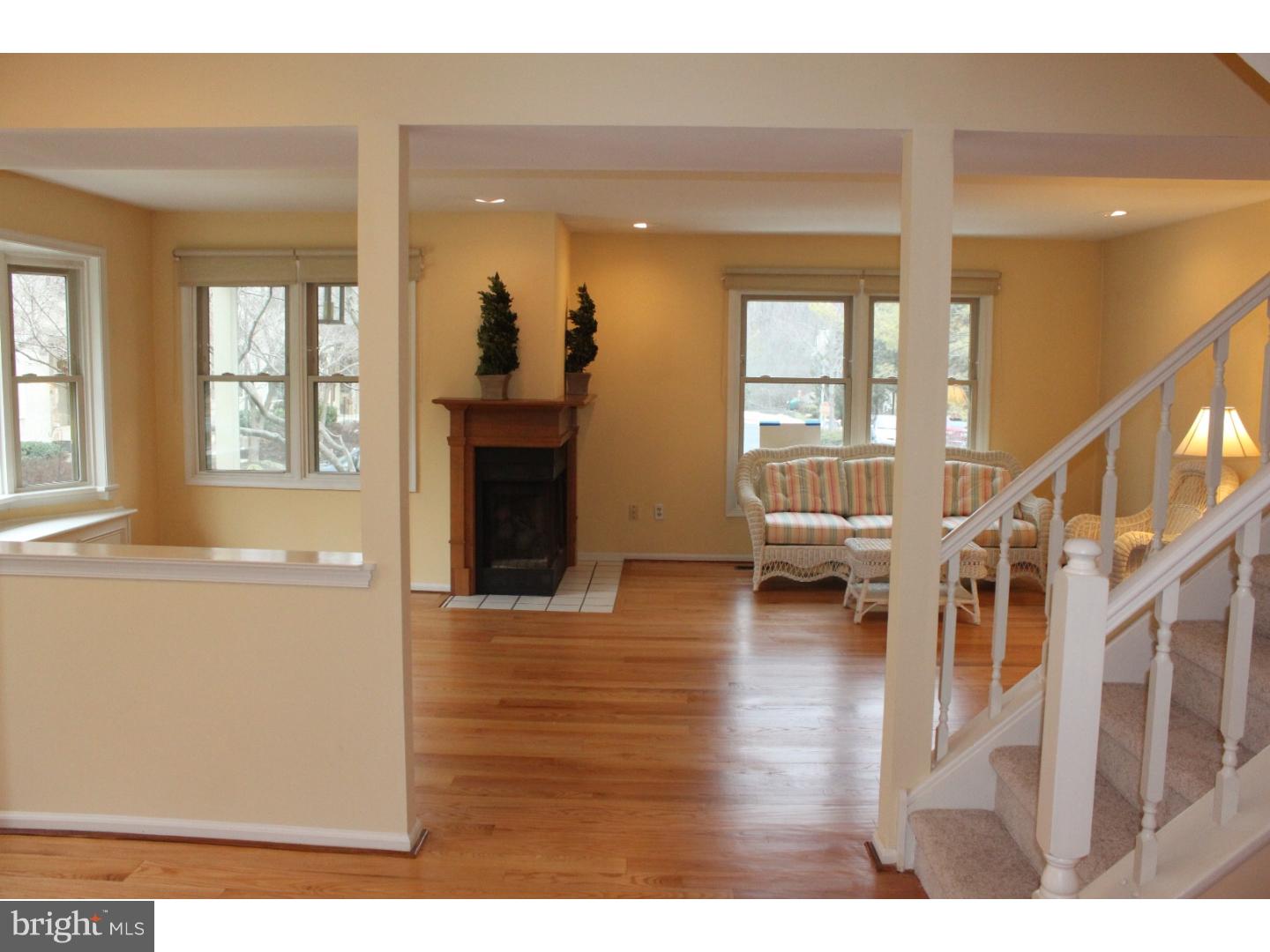 64 Soldiers Square Wayne, PA 19087 - Photo 13 of 25 Living Room