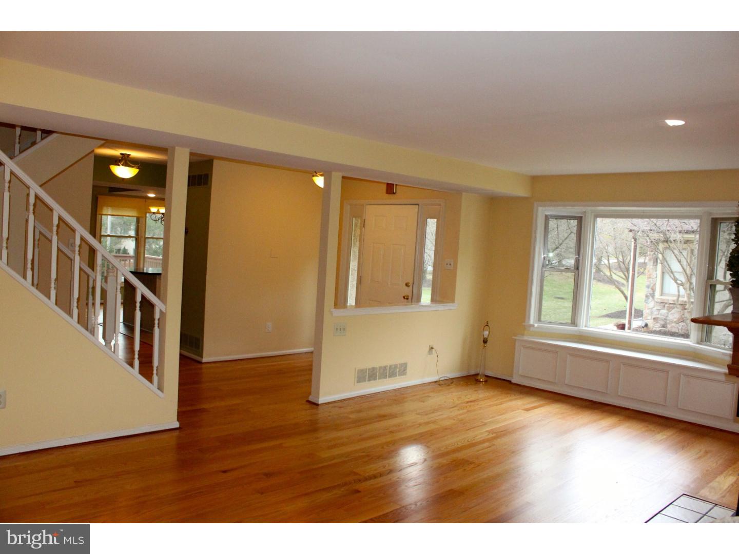 64 Soldiers Square Wayne, PA 19087 - Photo 16 of 25 Living Room