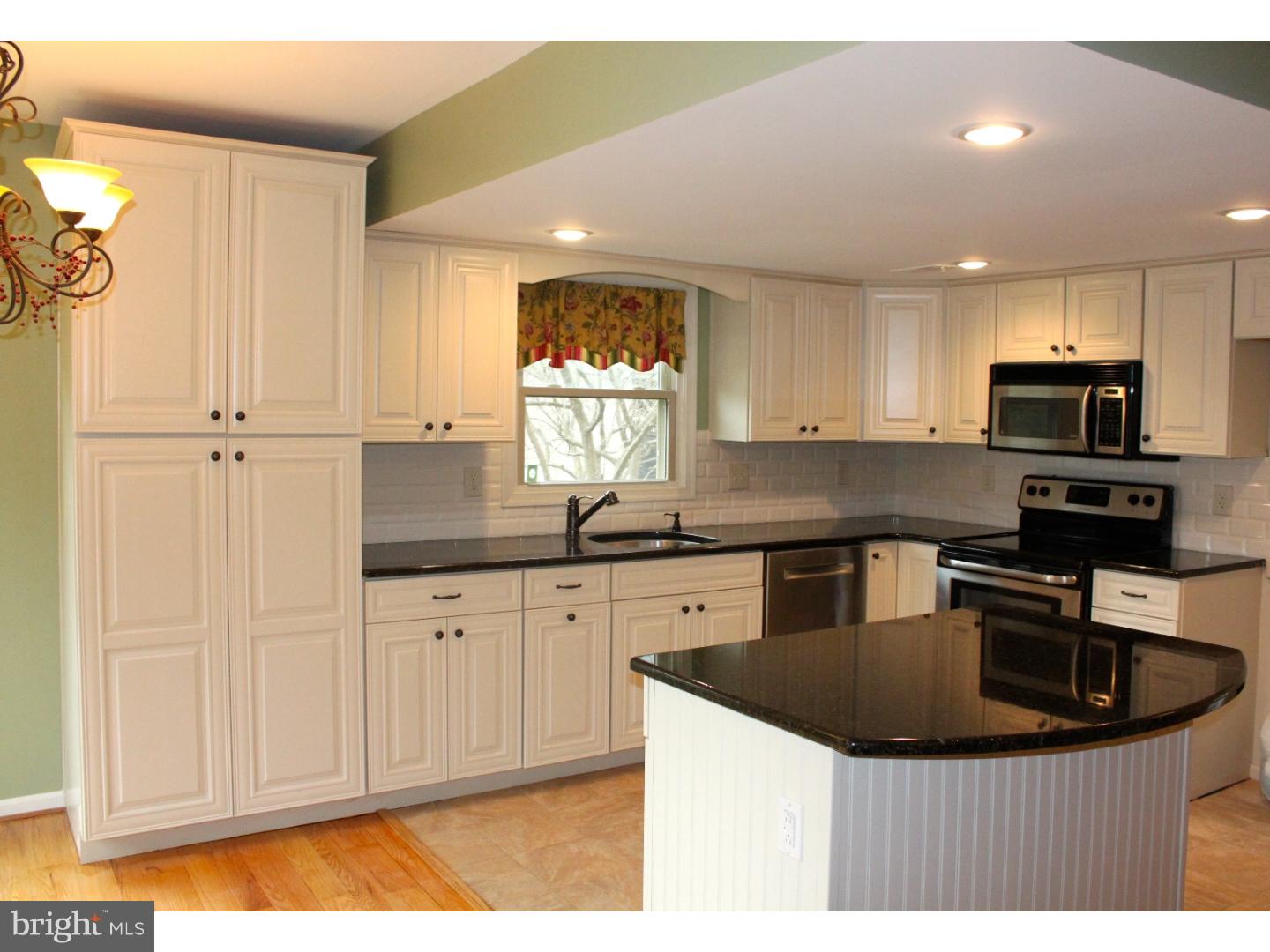 64 Soldiers Square Wayne, PA 19087 - Photo 7 of 25 Kitchen