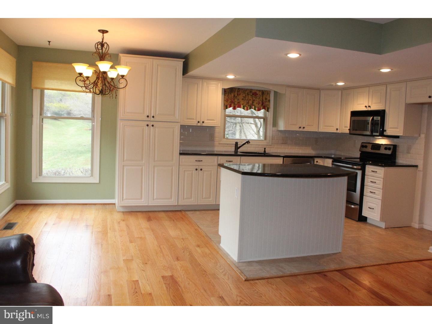64 Soldiers Square Wayne, PA 19087 - Photo 10 of 25 Kitchen