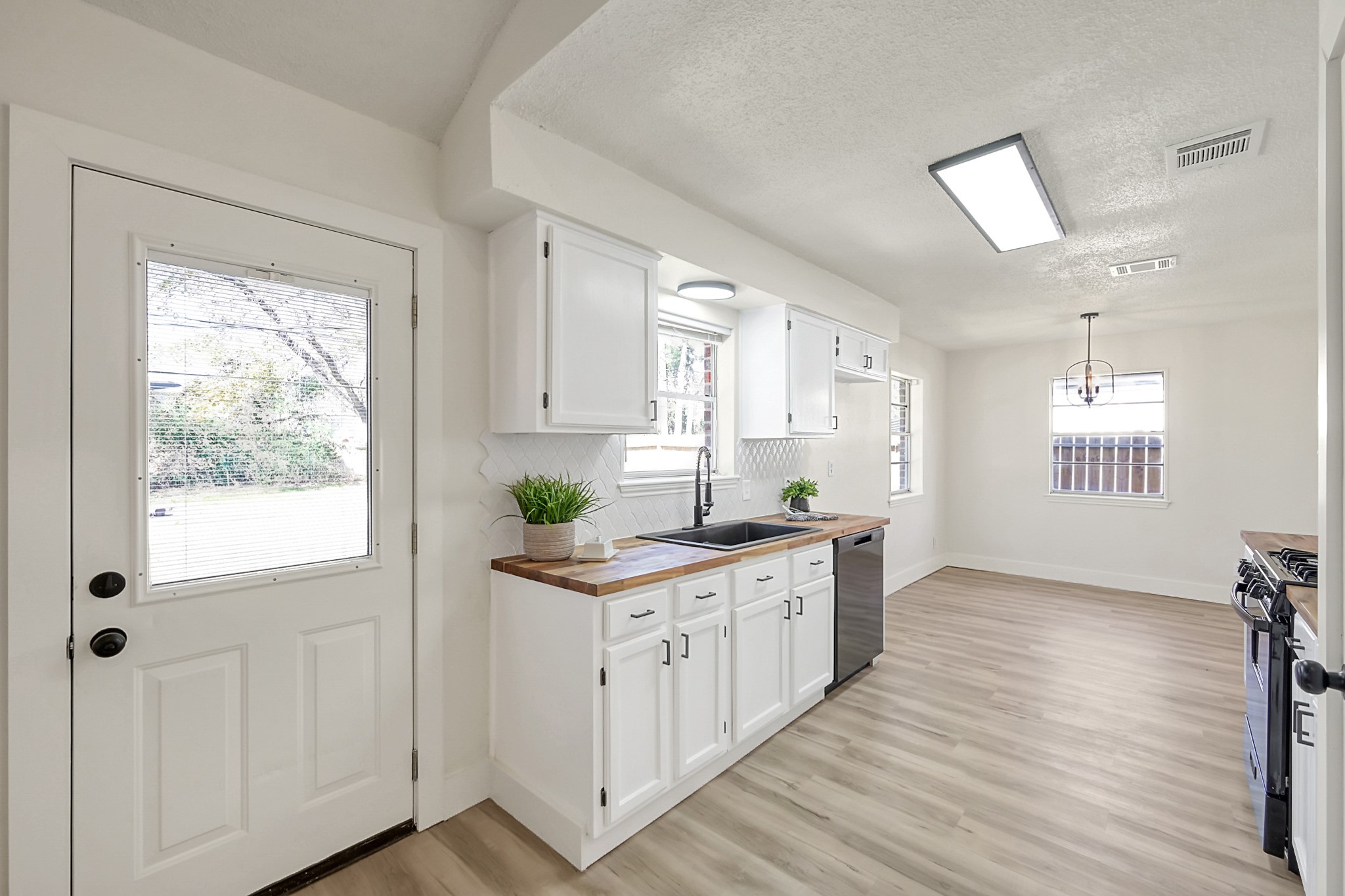 29615 Brookchase Drive Spring, TX 77386 - Photo 9 of 24 Bright and airy kitchen with modern fixtures, featuring a spacious breakfast nook.