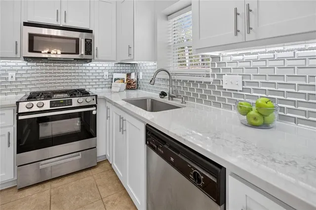 $344,900 | 206 Las Brasis Court, Peachtree City, GA 30269