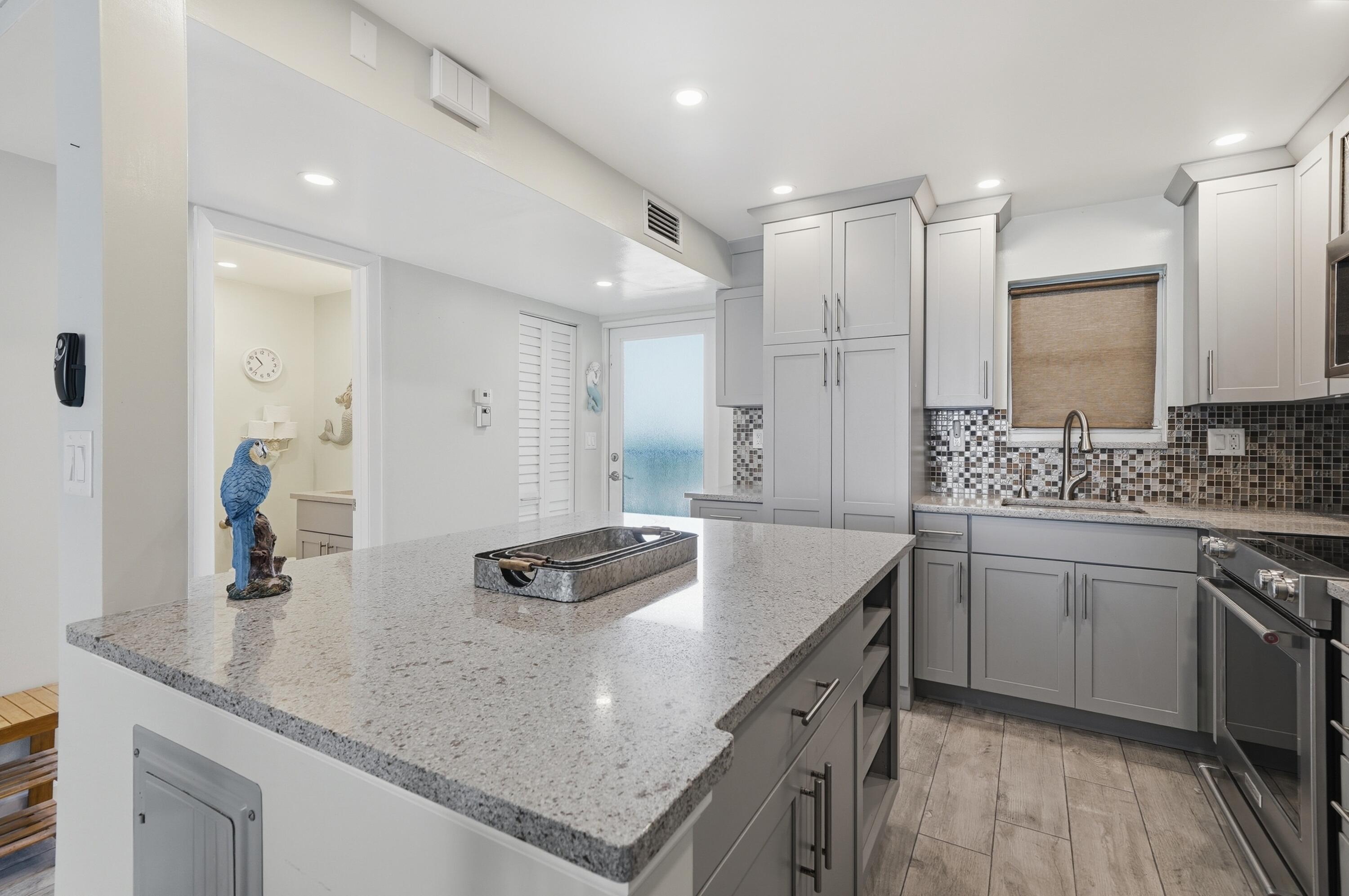400 North Surf Road, Unit 704 Hollywood, FL 33019 - Photo 18 of 49 11_dsc04484
