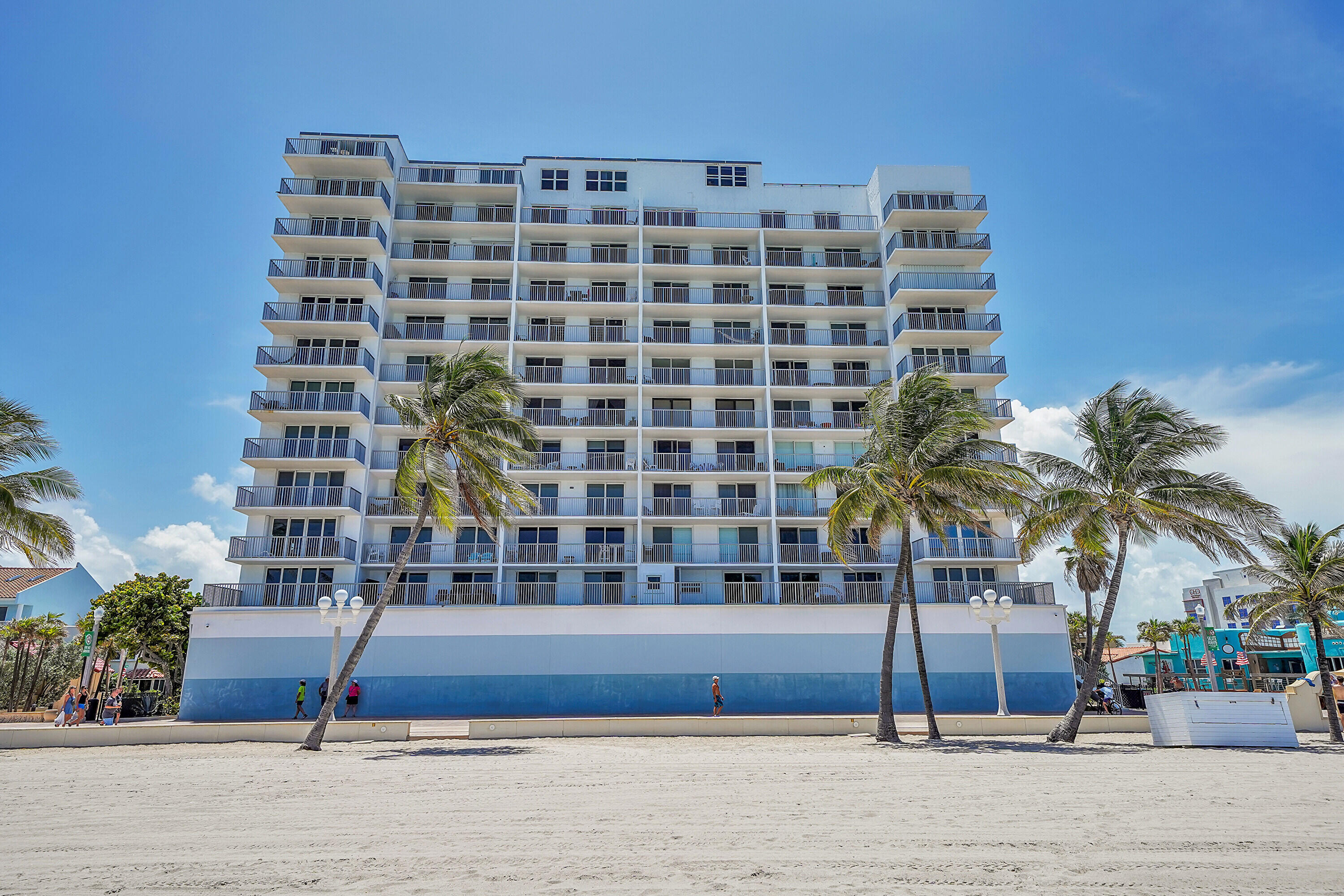 400 North Surf Road, Unit 704 Hollywood, FL 33019 - Photo 7 of 49 02_02_02_52543 (2)