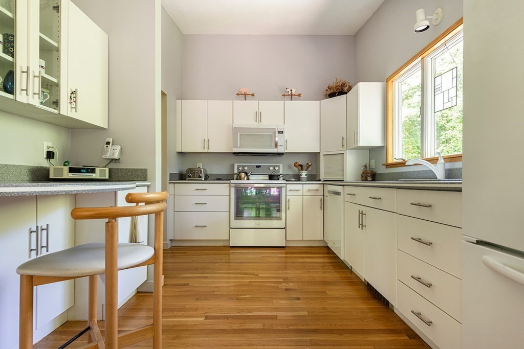 359 North Emerson Road Lexington, MA 02420 - Photo 10 of 24 Gallery Image 10