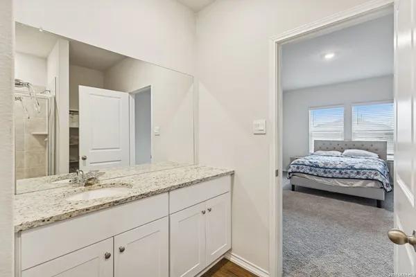 a en suite bathroom with double sink and a mirror