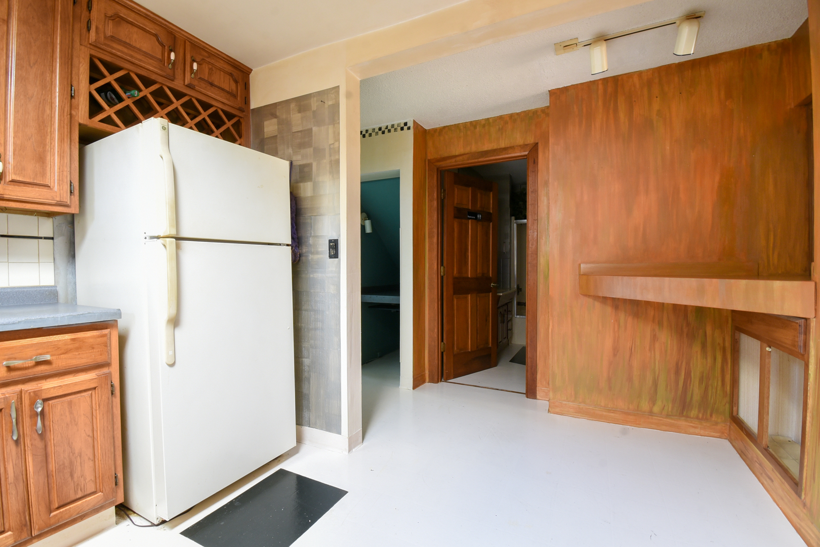 206 Circle Road Fox River Grove, IL 60021 - Photo 12 of 40 a view of a storage & utility room