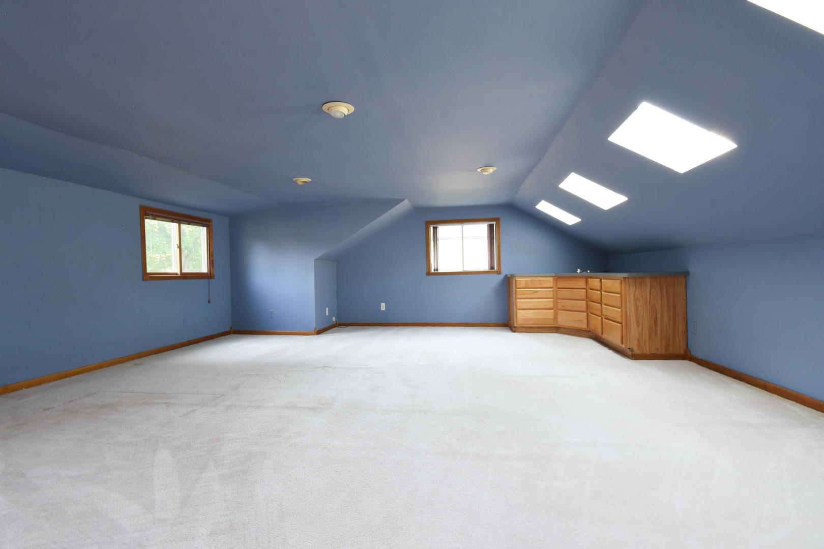 206 Circle Road Fox River Grove, IL 60021 - Photo 22 of 40 a view of an empty room with a window