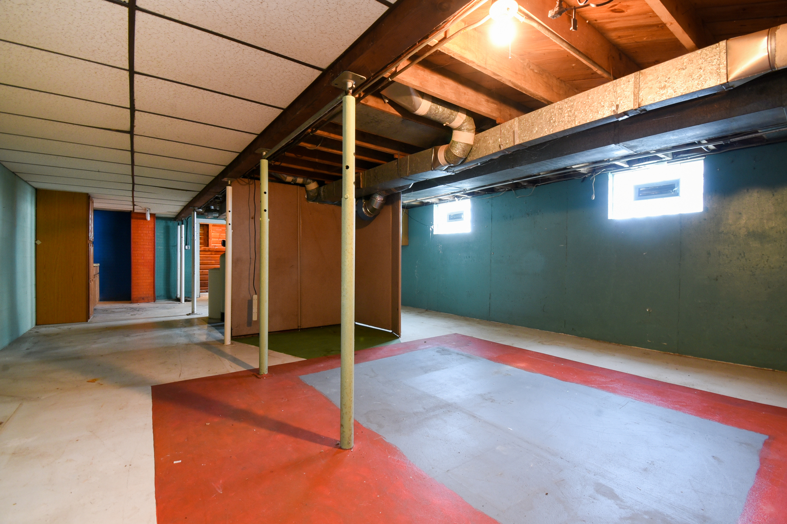 206 Circle Road Fox River Grove, IL 60021 - Photo 31 of 40 a view of an empty room