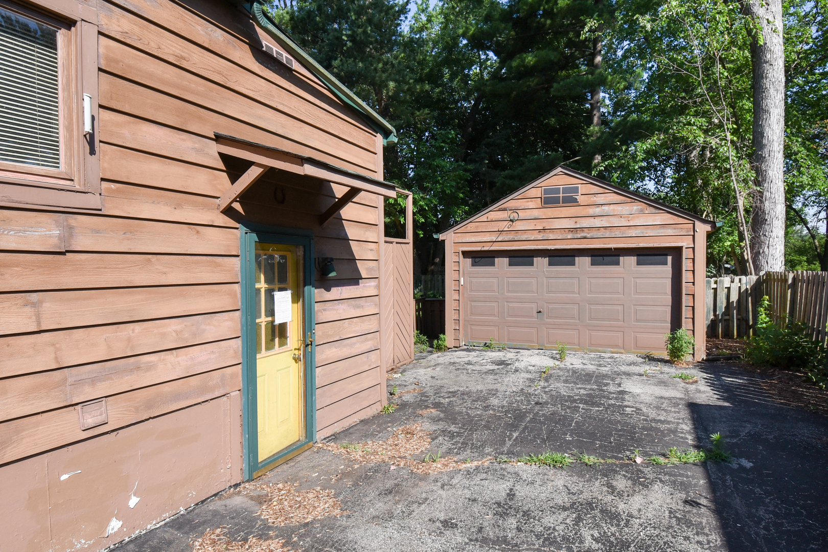 206 Circle Road Fox River Grove, IL 60021 - Photo 36 of 40 a front view of a house with a yard