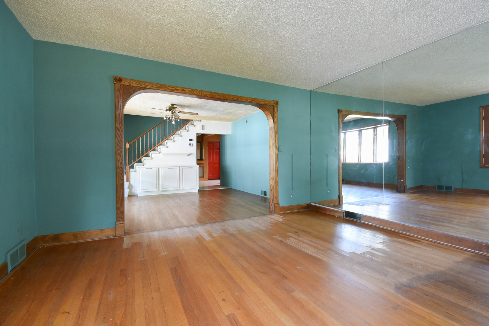 206 Circle Road Fox River Grove, IL 60021 - Photo 5 of 40 an empty room with wooden floor and windows