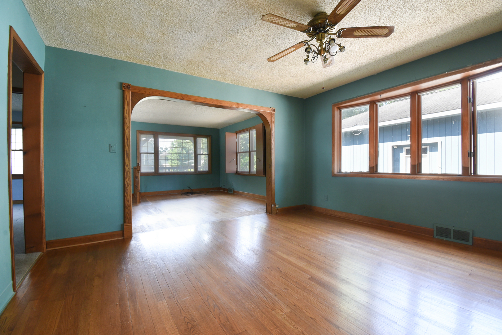 206 Circle Road Fox River Grove, IL 60021 - Photo 9 of 40 a view of empty room with wooden floor and fan