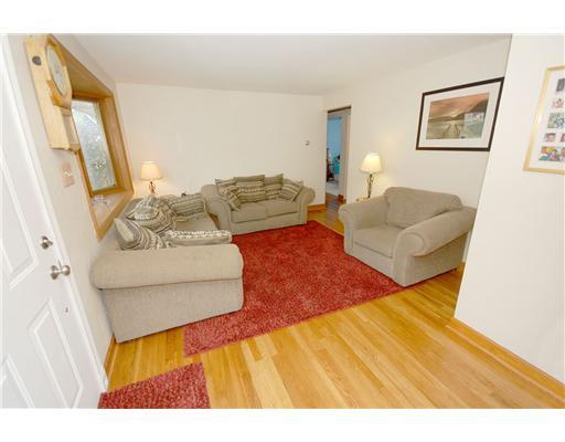 5246 Ranchview Drive Baldwin, PA 15236 - Photo 3 of 16 Living Room.