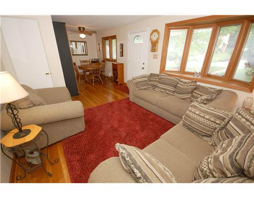5246 Ranchview Drive Baldwin, PA 15236 - Photo 4 of 16 Living Room.