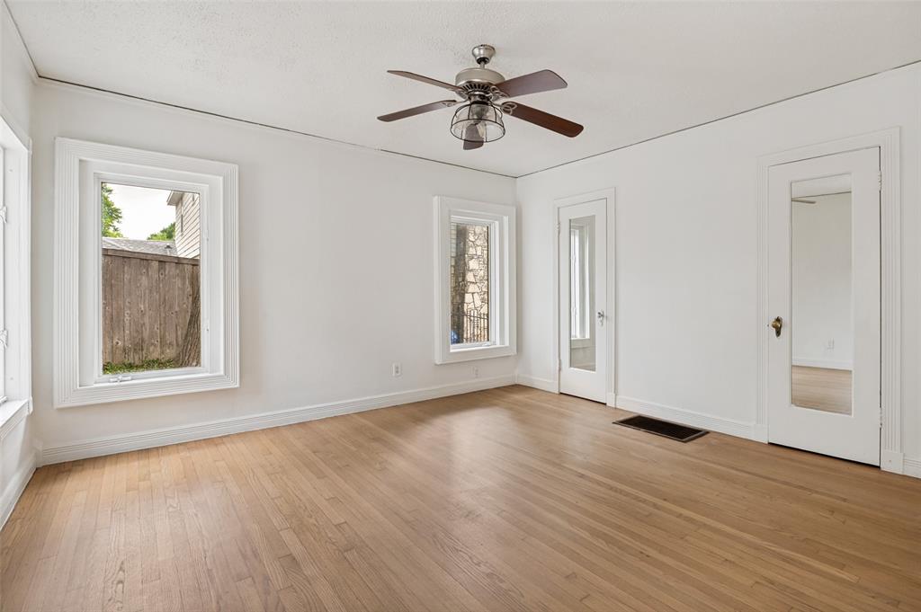 702 North Hampton Road Dallas, TX 75208 - Photo 20 of 35