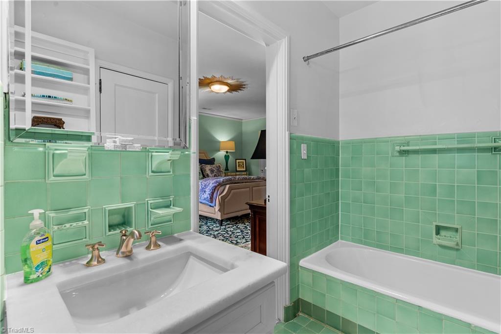 207 Hillcrest Drive High Point, NC 27262 - Photo 41 of 50