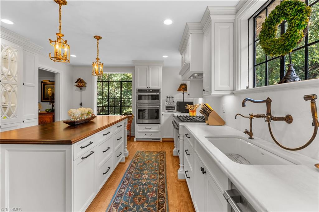 207 Hillcrest Drive High Point, NC 27262 - Photo 6 of 50