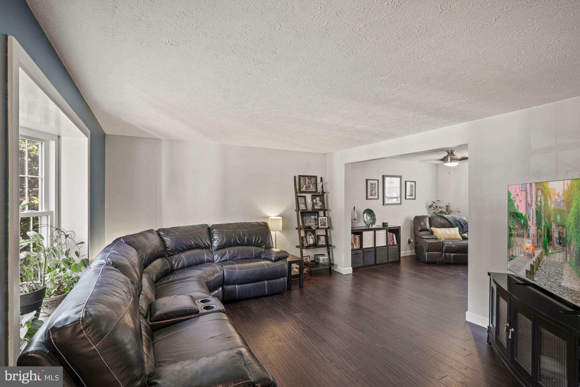 8493 Falling Leaf Road Springfield, VA 22153 - Photo 5 of 44