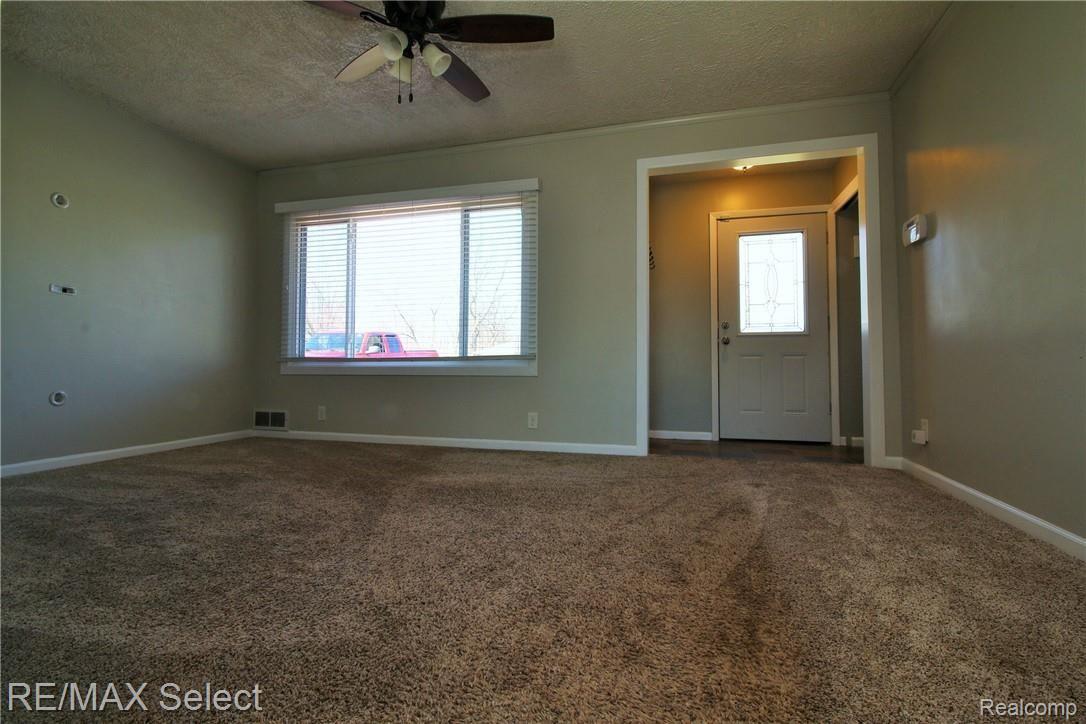 6181 Flushing Road Flushing, MI 48433 - Photo 10 of 25 IMG_0233 (2).JPG