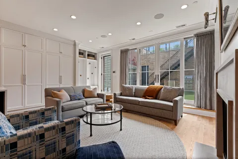 $1,950,000 | 1025 West Altgeld Street, Chicago, IL 60614