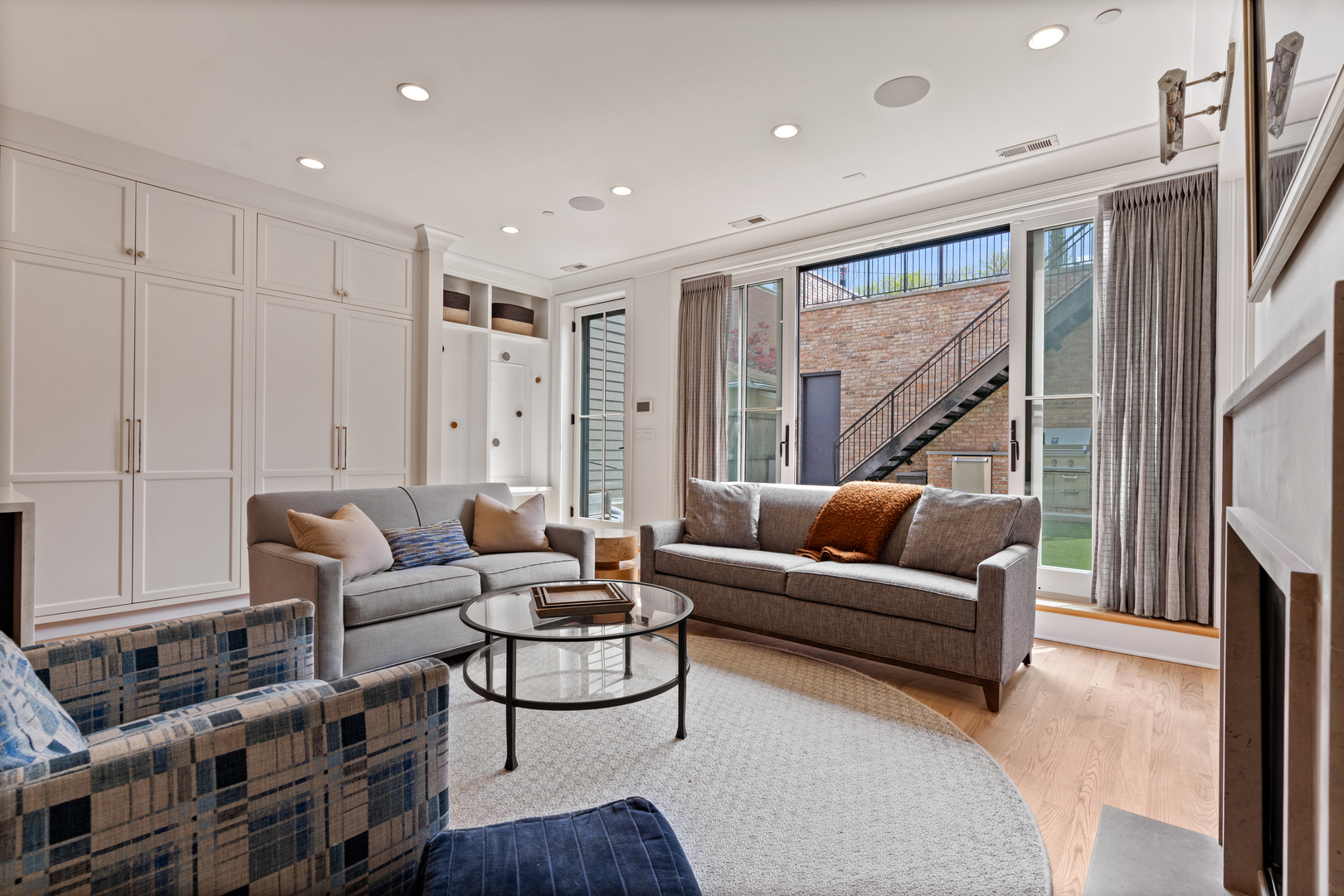 1025 West Altgeld Street Chicago, IL 60614 - Photo 13 of 41 a living room with furniture and a large window