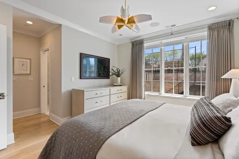 $1,950,000 | 1025 West Altgeld Street, Chicago, IL 60614
